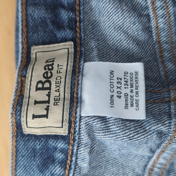 L.L. Bean Relaxed Fit Denim Blue Jeans - Picture 3 of 3
